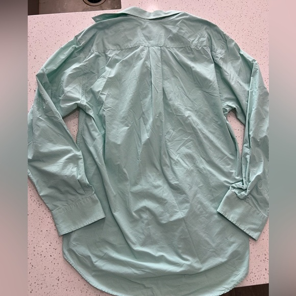 Vineyard Vines Men’s Classic Fit Tucker Shirt in green - Picture 4 of 5